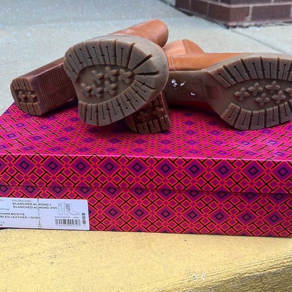 NIB Tory Burch Carson Lug sole 70MM leather ankle boots toasted caramel. - Picture 5 of 8